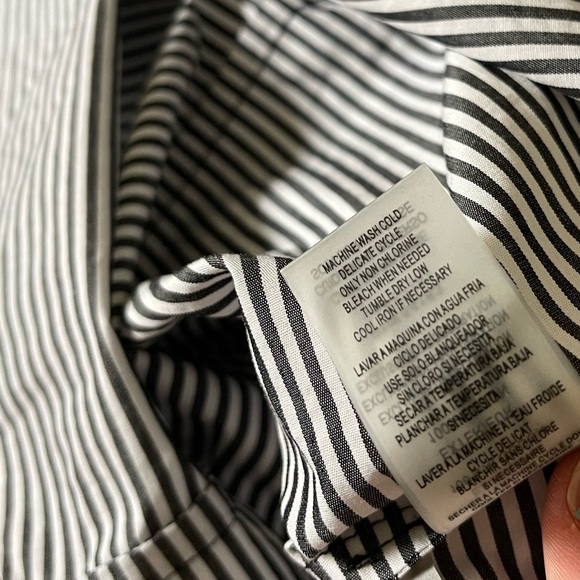 Calvin Klein| Poplin Wrap Top with Embroidered Balloon Sleeve•••+ Tie Waist - Picture 11 of 16